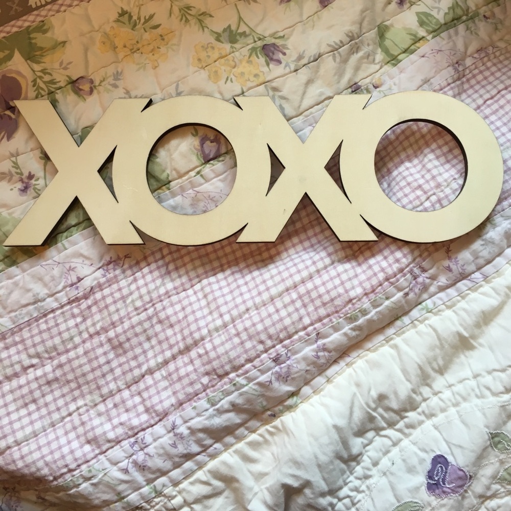 NWOT Wooden "XOXO" Sign