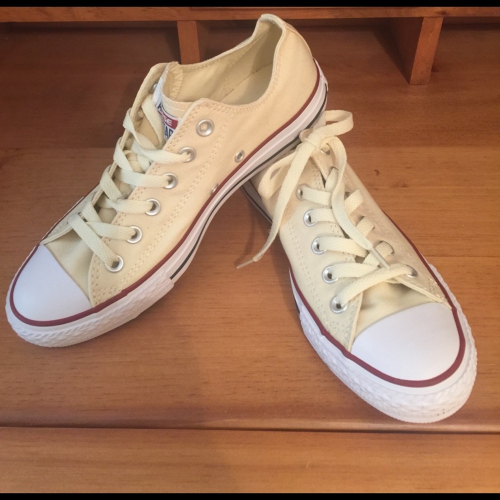 Never worn Converse All Star