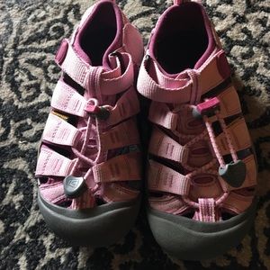 Girls keen sandals