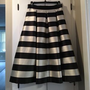Black and white full striped full skirt w pockets