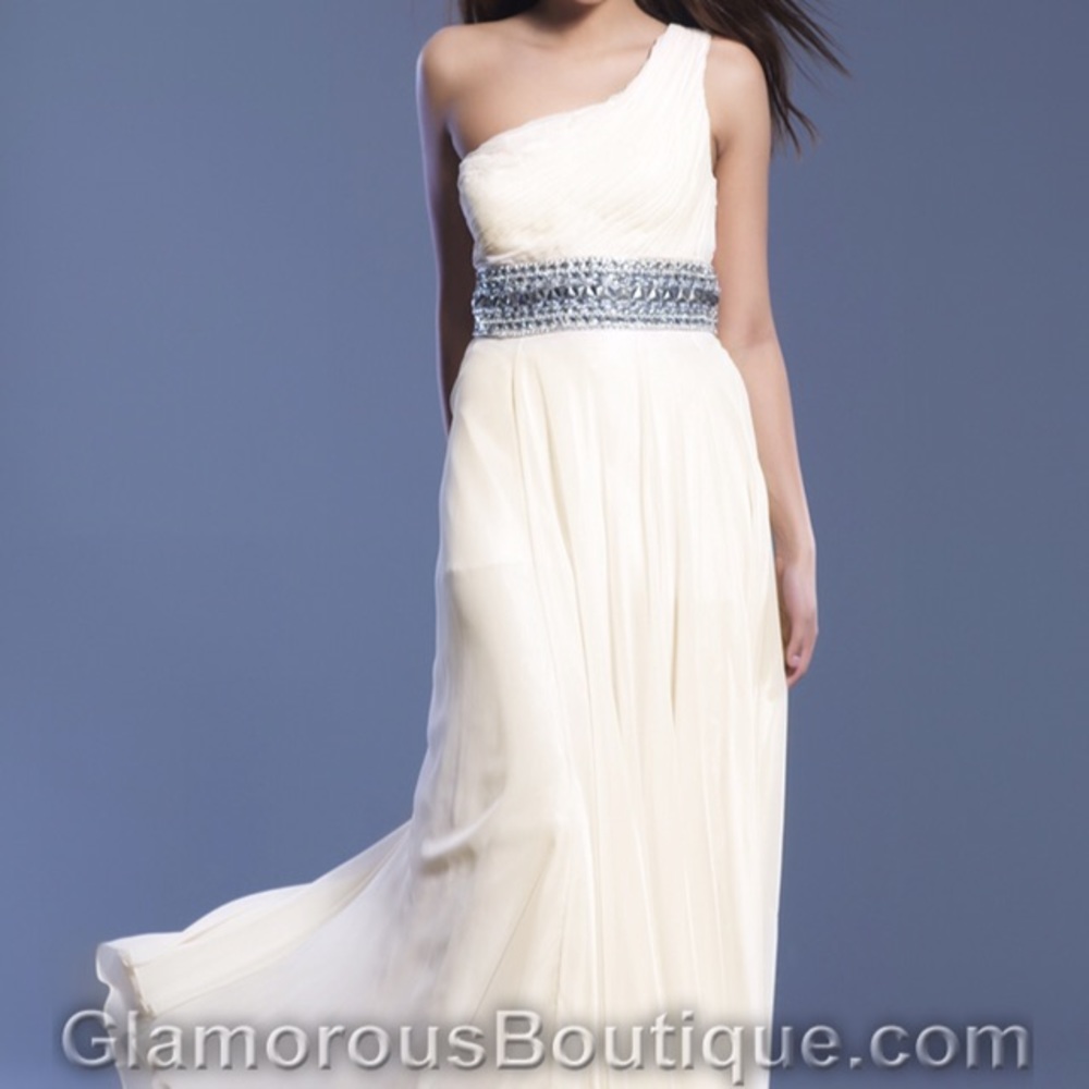 Brand new Dave and Johnny ivory evening gown