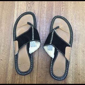 Ugg flip flops