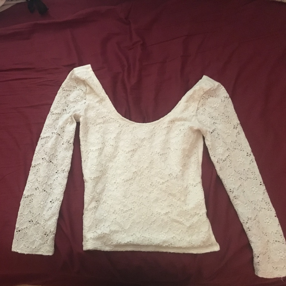 White lace long sleeve crop top