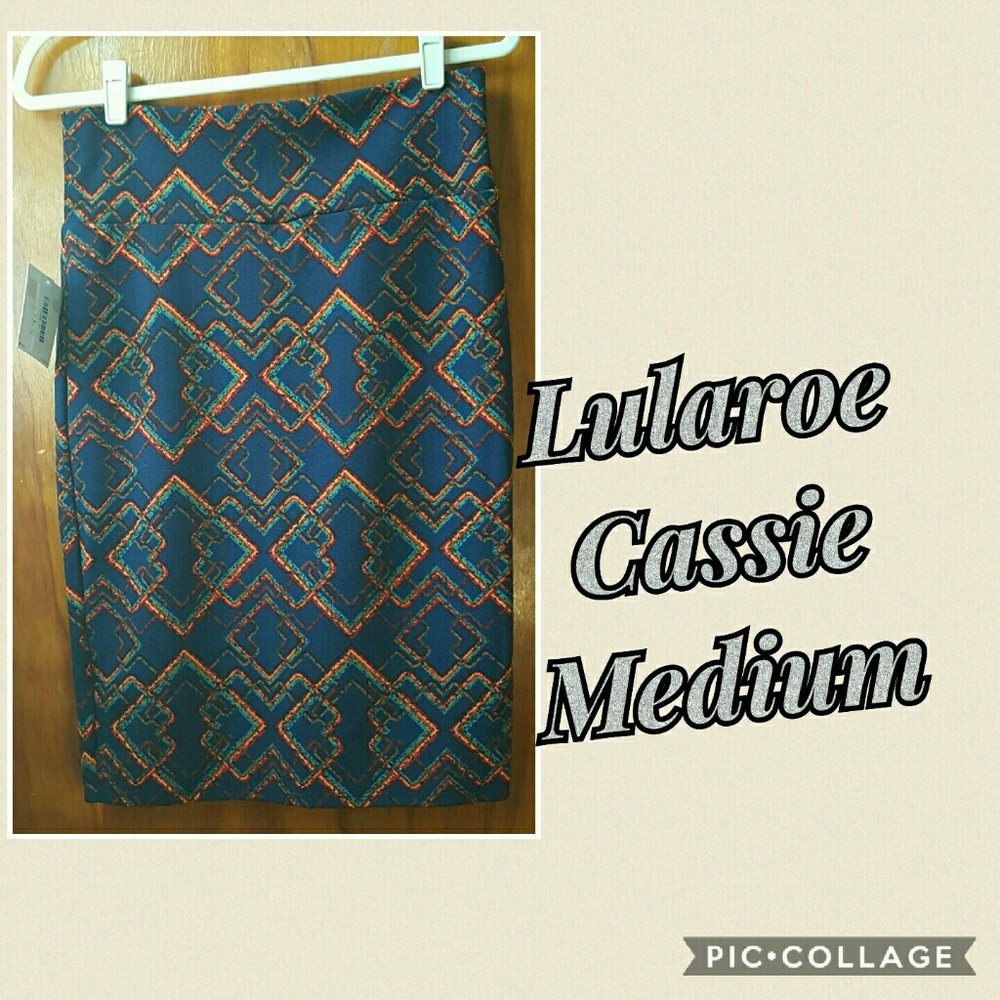 NWT Lularoe Cassie Medium- navy w linked diamonds