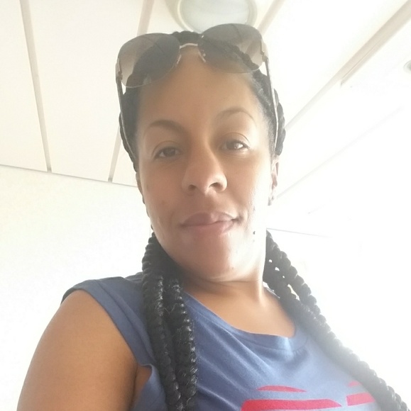 Meet your Posher, Heather - Picture 1 of 1