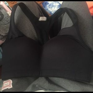 black sports bra