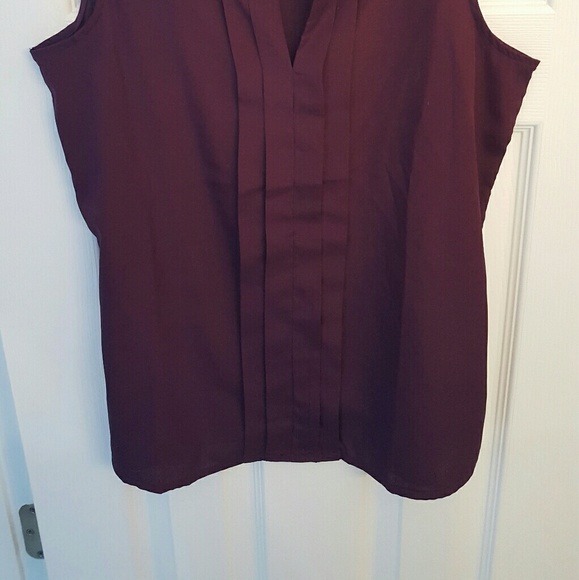 Banana Republic Garnet Pin Tuck Blouse - Picture 4 of 4