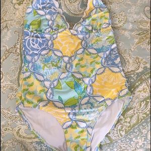Lilly Pulitzer one piece swimsuit size 2 EUC