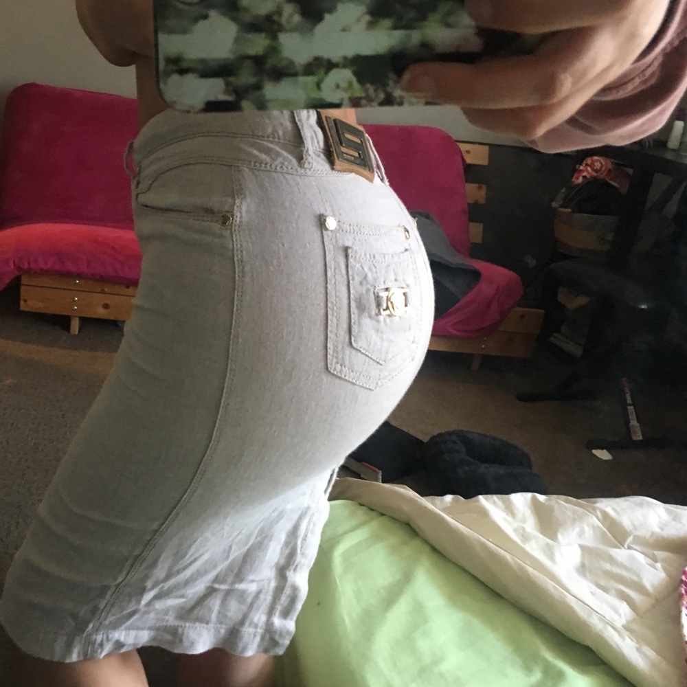 100% AUTHENTIC VERSACE!!!! SKIRT- so flattering!