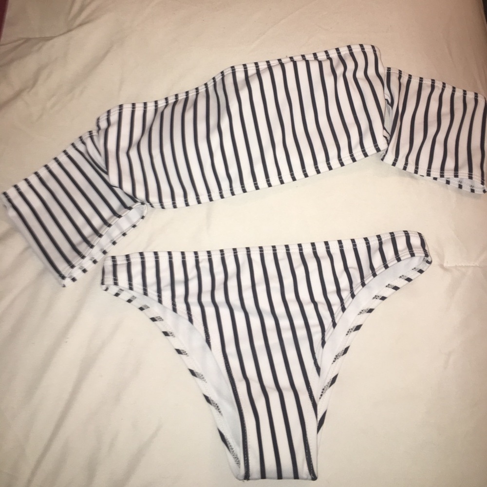 Off the shoulder bikini