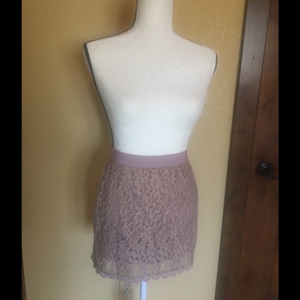 MAUVE LACE SKIRT