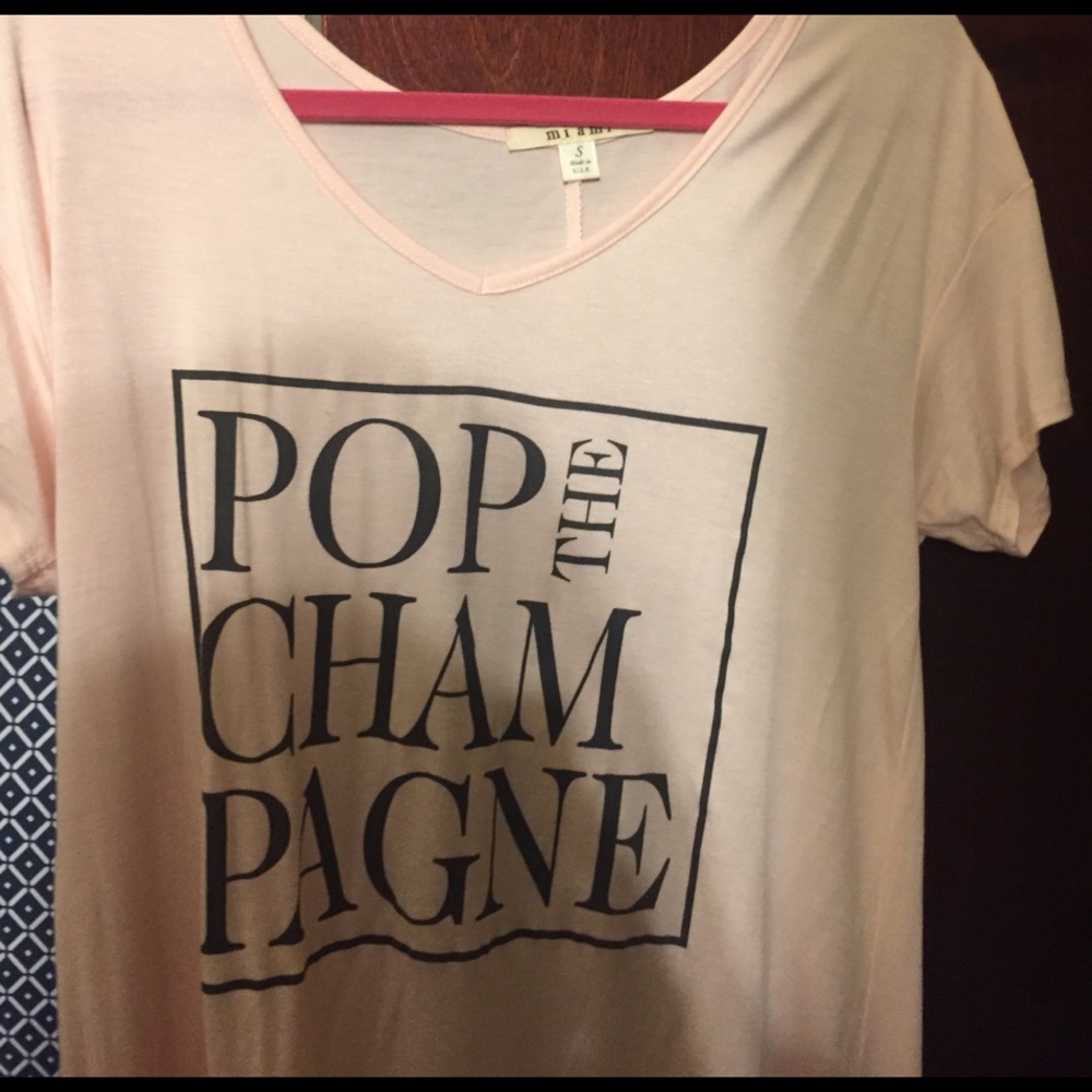 Francesca's Vneck graphic Tee