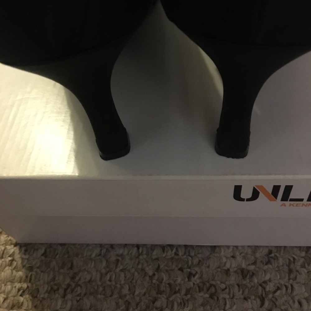 Black heels - Picture 3 of 4