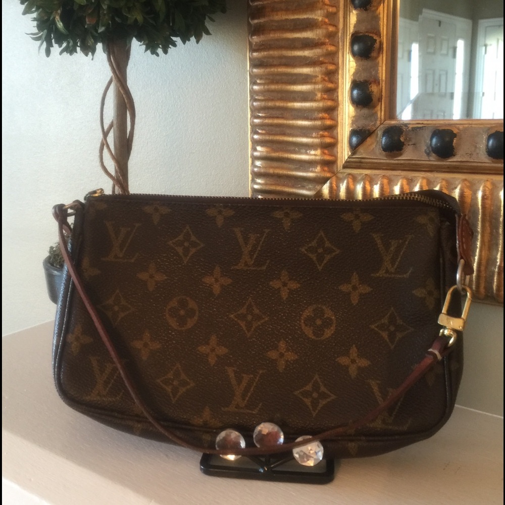 Authentic Louis Vuitton Pochette