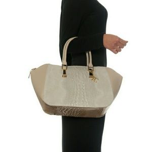 Renata leather bag w/shoulder strap, italian made.