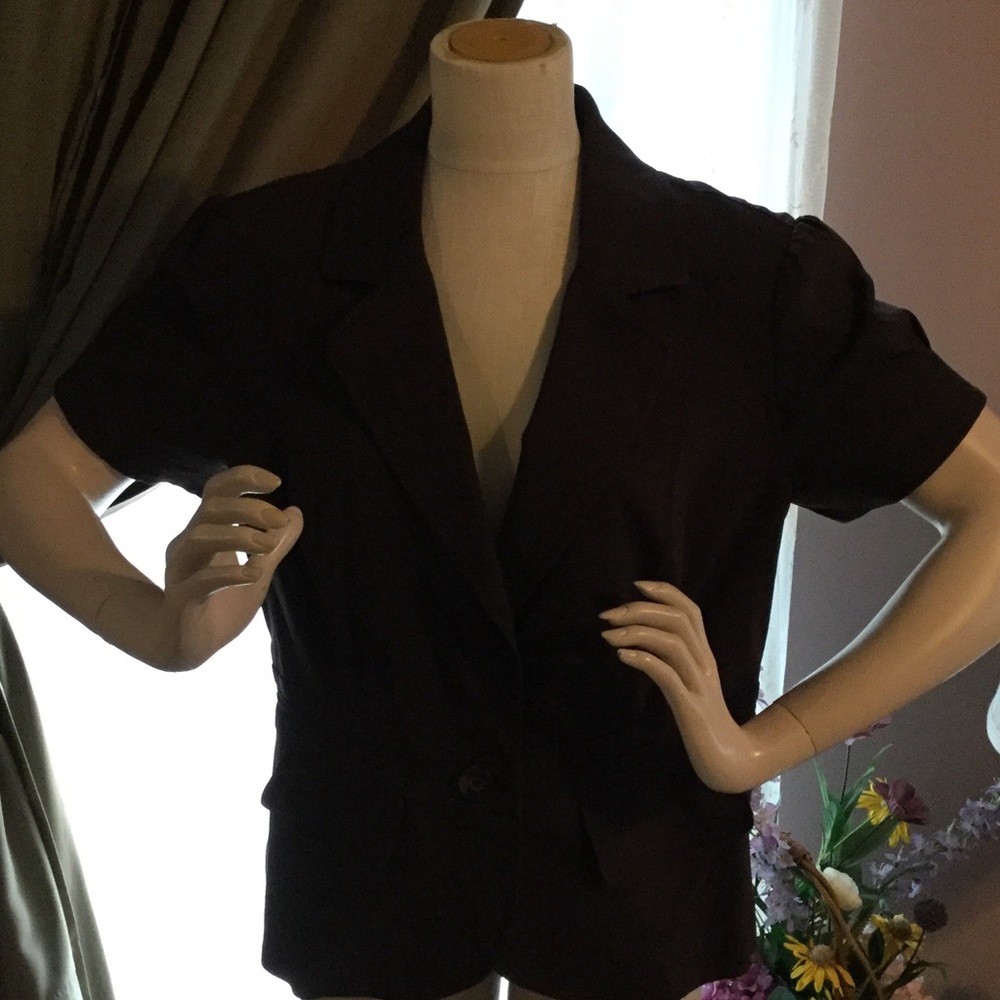 Professional short sleeve Stretch jacket top.