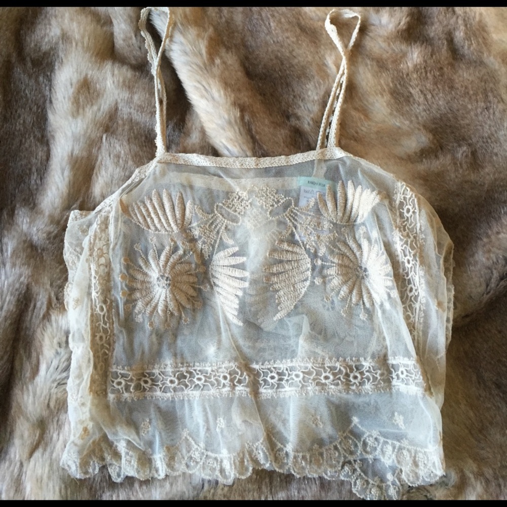 UO Sheer Embroidered Crop✌🏼️