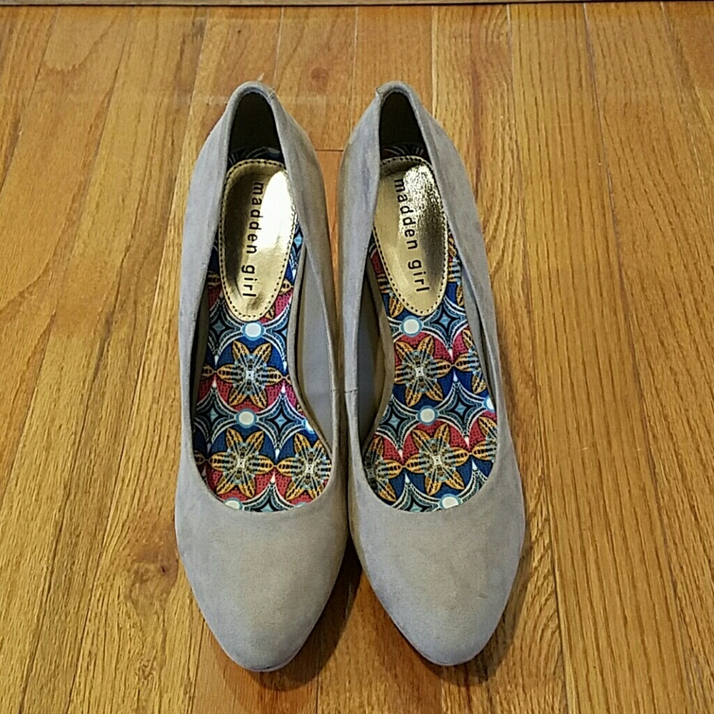 NEVER WORN Madden Girl Faux Suede Wedges