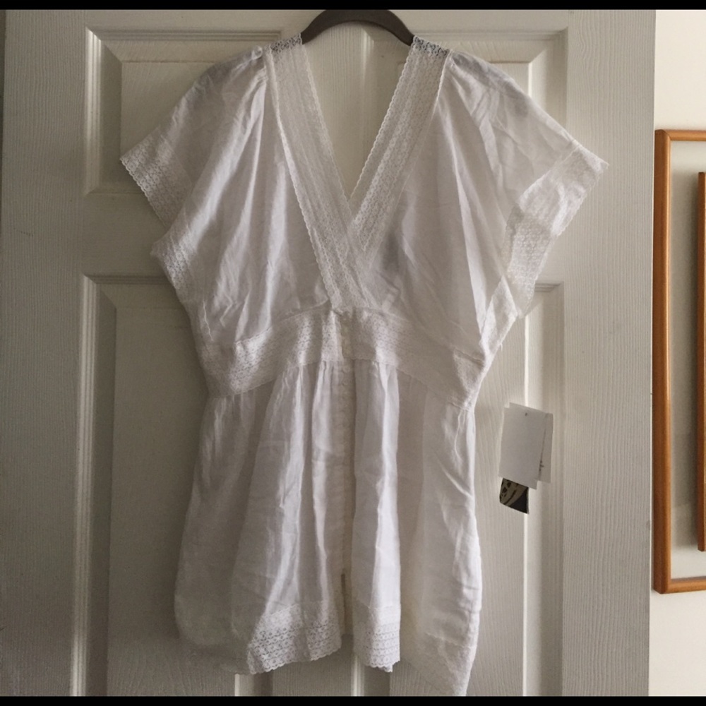 Beautiful white top with lace NWT