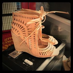 jeffrey campbell rodillo