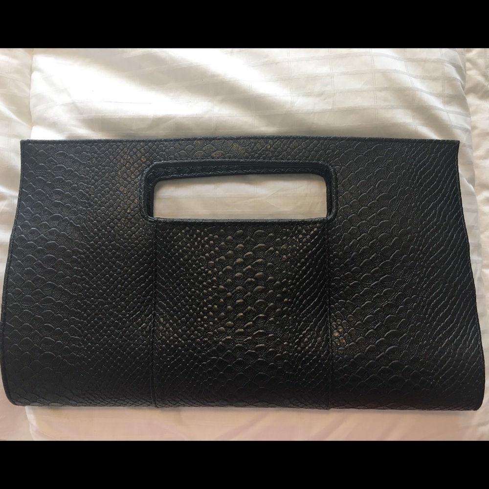 Black clutch