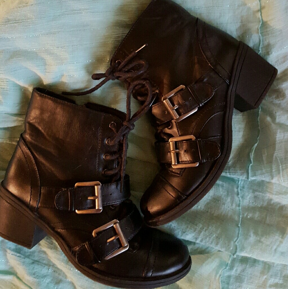 Pink and Pepper Brand sz.6 Black booties