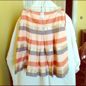 Limited striped pleated skirt