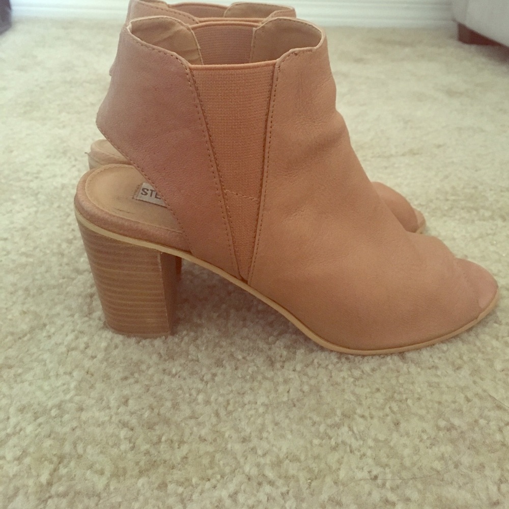 Steve Madden Size 7.5 Tan Sandals Worn ONCE!