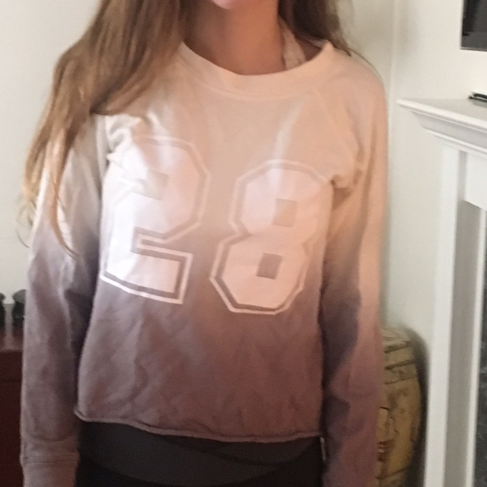 Ombré "28" crew neck