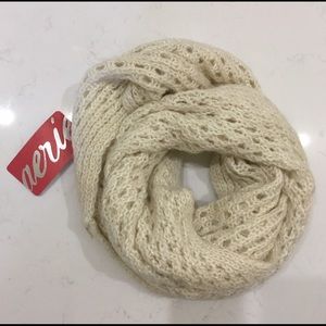 NWT AERIE CREAM KNIT SNOOD W/ GOLD SPARKLE THREAD