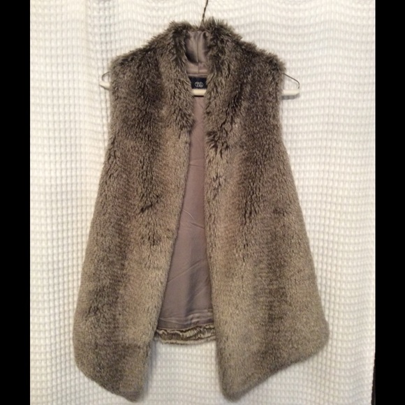 Tart Collection Kya Faux Fur Vest in Grey - Picture 3 of 5