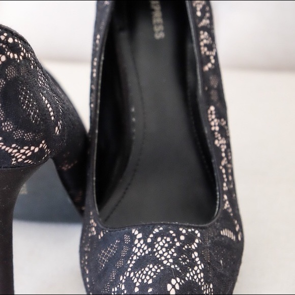 Express Black and Nude Lace Pumps - Size 9 - Picture 5 of 5