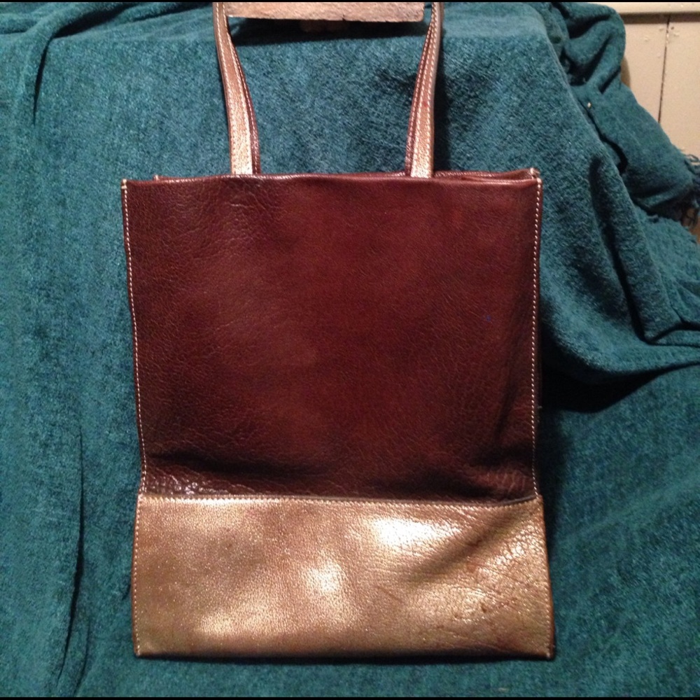 Patricia Nash Italian leather shoulder bag.