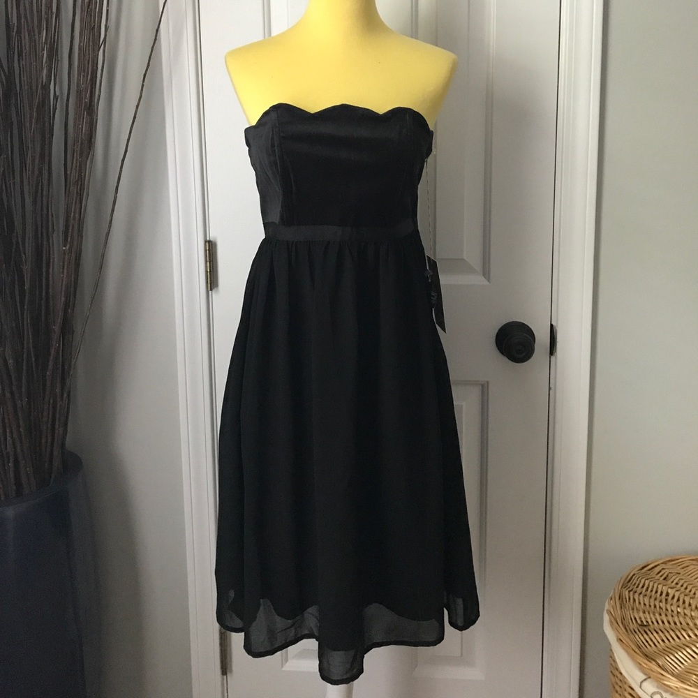 Cute versatile black dress