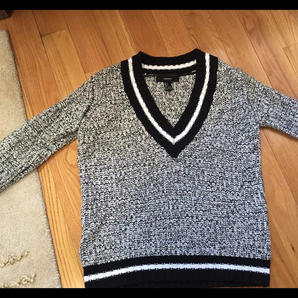 Super comfy knitted gray sweater