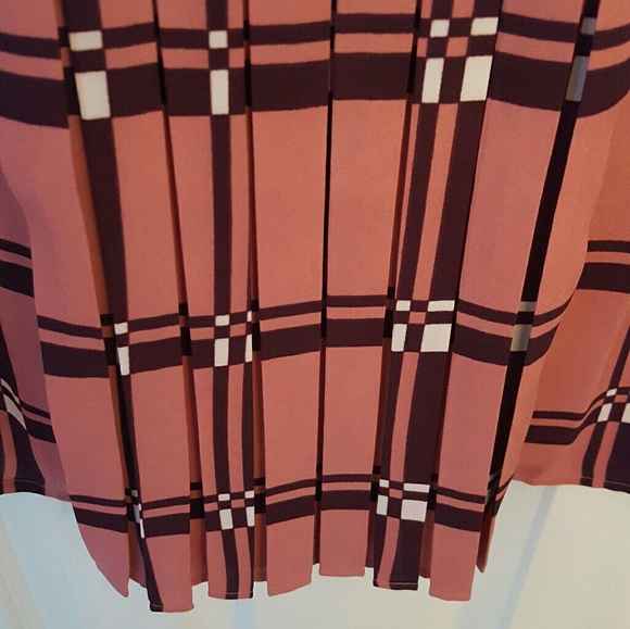 Ann Taylor Sleeveless Blouse - Picture 2 of 4