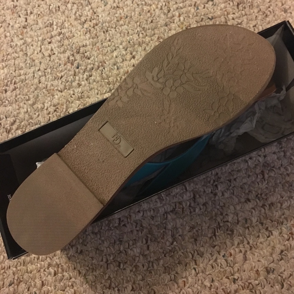 Sandals - Picture 2 of 3