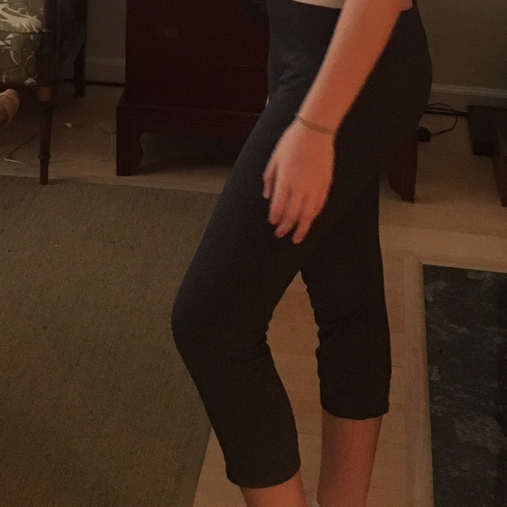 Stretchy grey leggings