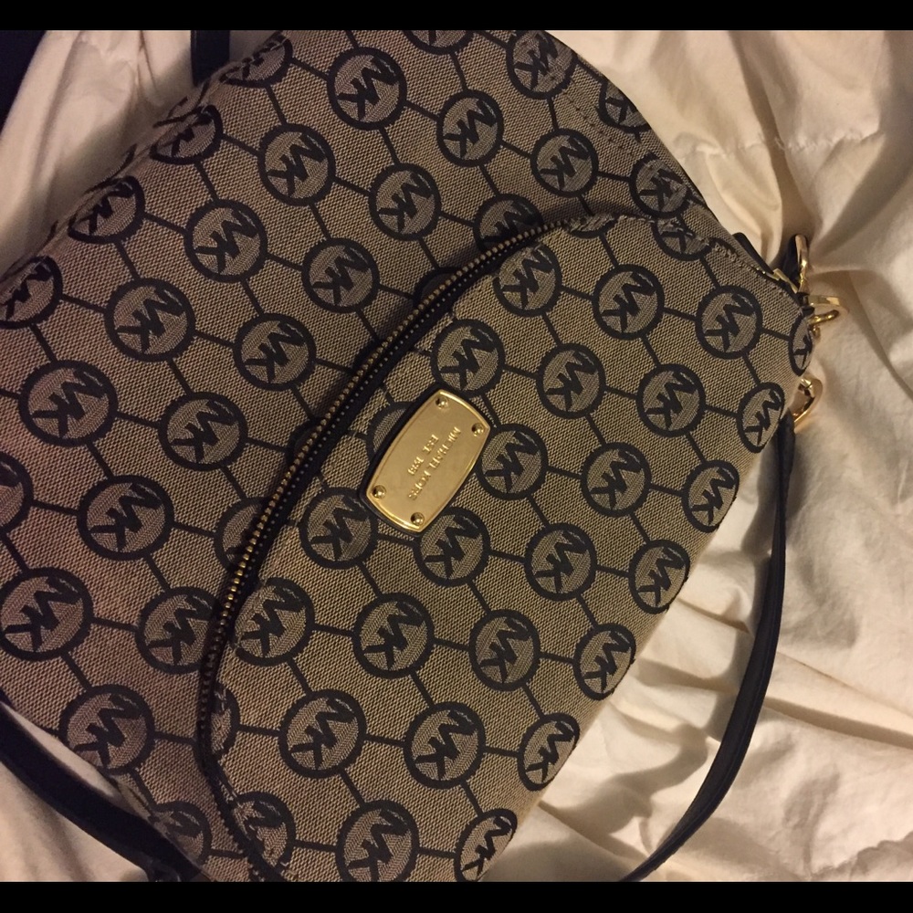 Micheal Kors Crossbody