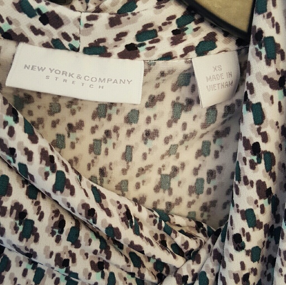 New York and Co Shell and Cardigan Combo - Picture 4 of 4