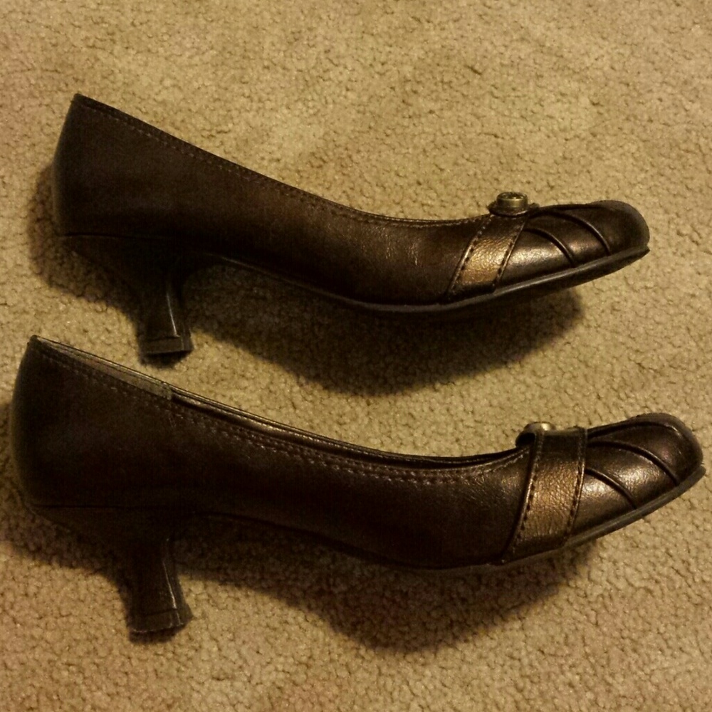 Heels - Picture 2 of 2