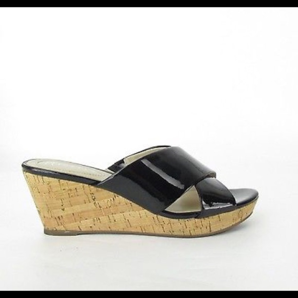 Black cork wedges.