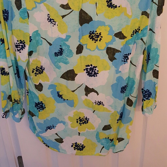 Colorful Floral 3/4 Sleeve Top - Picture 2 of 3