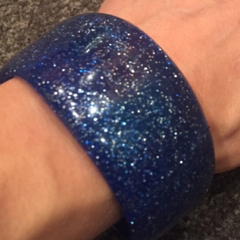 Buy 1 get 1 FREE! Sparkly blue bangle