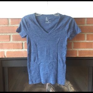 Gap modern v-neck
