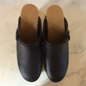 Old Navy clogs