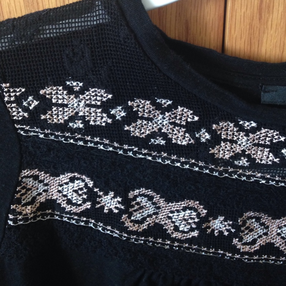 Flowy Embroidered Top - Picture 3 of 4
