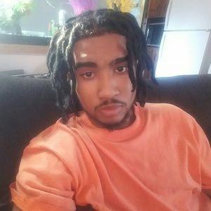 Meet your Posher, Devonte