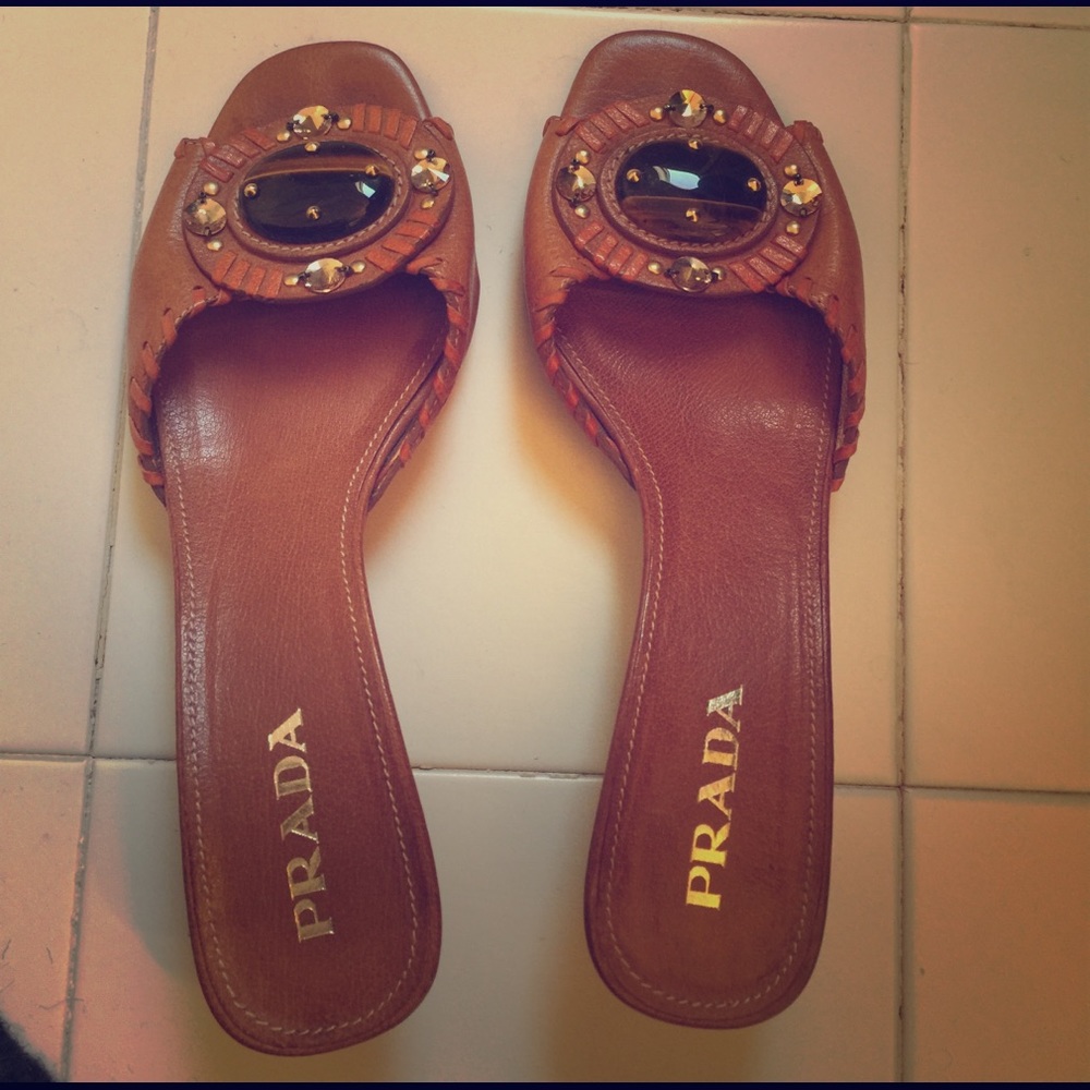 PRADA size 35.5 = 5 1/2
