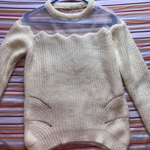 white sweater（show the shoulder ）